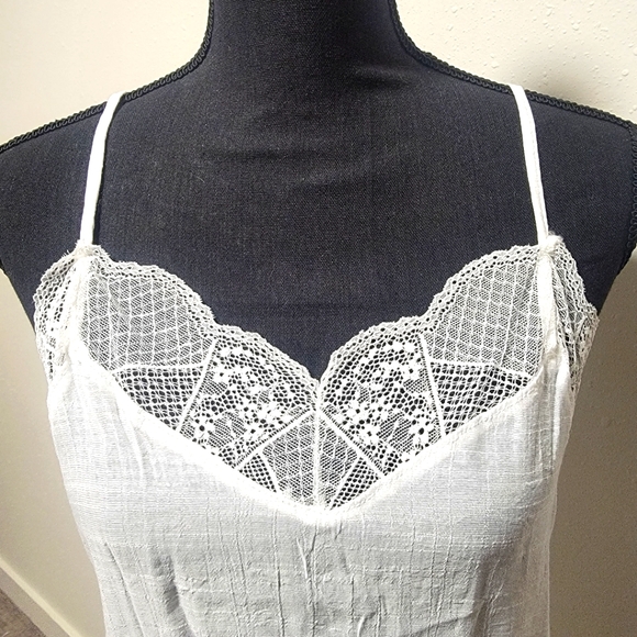 White Camisole with Crochet Detail Size S - Picture 3 of 3